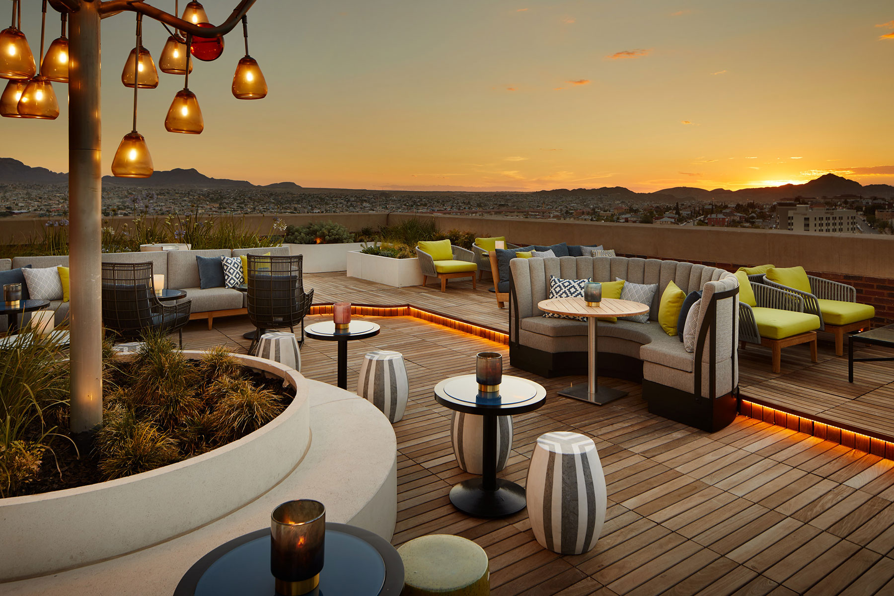JamesBaigrie_Plaza_laperla_1612